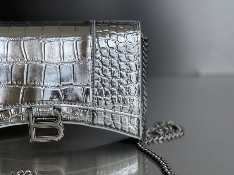 Zivas Charm Effortless Elegance Statement Handbag (Everyday Luxury Essential) – Styled Look