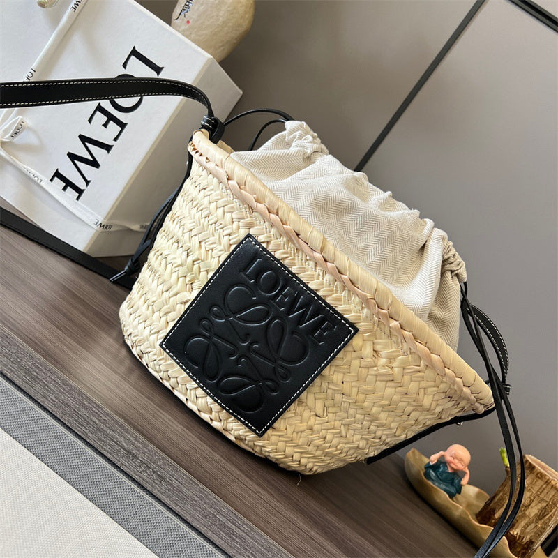 Ziva's Charm handbag – front view (28cm*19cm*18cm)