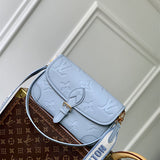  top-handle bag interior and compartment view