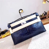  Refined shoulder bag front view