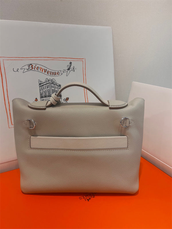  shoulder bag interior and compartment view