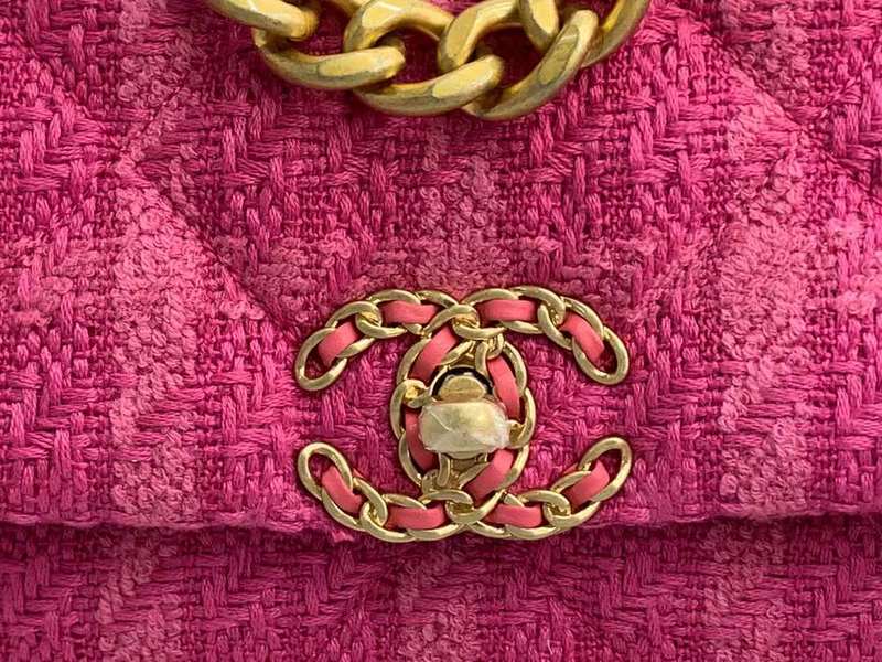 Zivas Charm Modern Edge Luxury Handbag (Premium Everyday Carry) – Styled Look