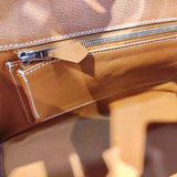 Balanced handbag styled for everyday wear