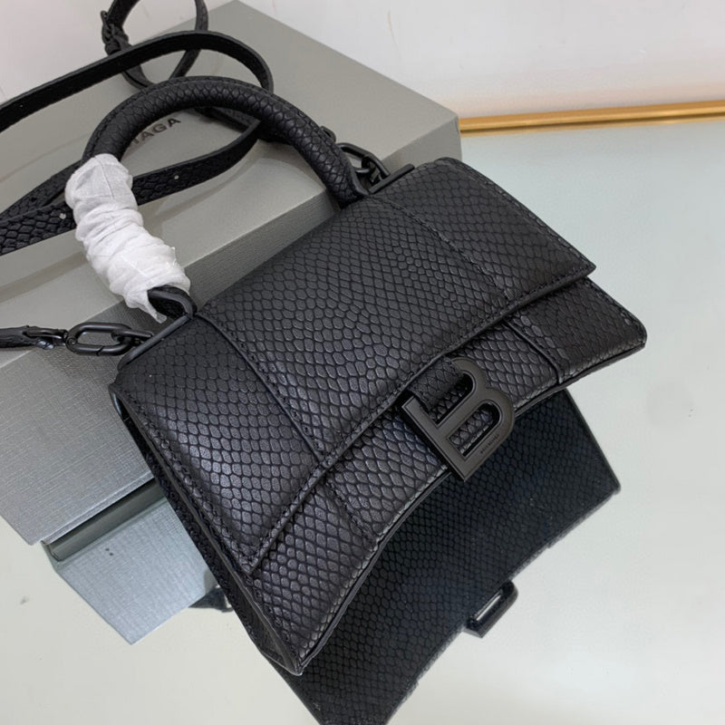 Zivas Charm Sleek Silhouette Statement Handbag (Contemporary Shape Language) – Interior View