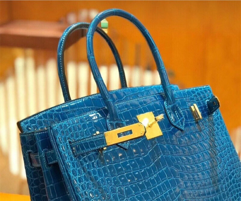 Streamlined bag women's premium everyday handbag