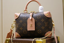Chic Women's Designer Tote - Luxury Premium Handbag Style - NM4980