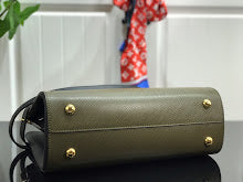 Premium Women's Crossbody Bag - Luxury Designer Fashion Accessory - NM4242