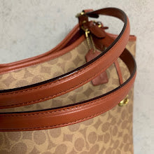 New Designer Iconic Shoulder Bag - Luxury Women's Premium Fashion - NM6374