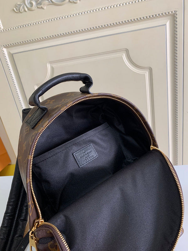 Side profile of classic modern women's handbag – women's premium purse