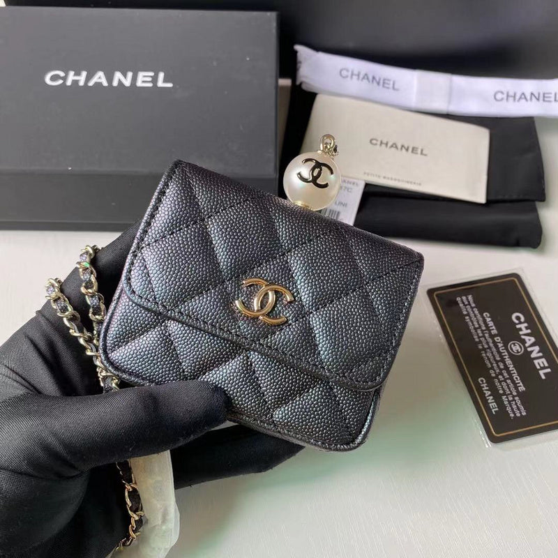 Zivas Charm Understated Luxury Everyday Handbag (Contemporary Shape Language) – Detail View