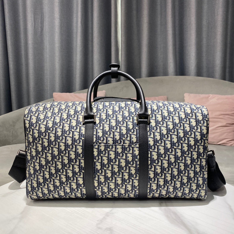 Close-up detail of structured statement women's handbag – women's luxury accessory