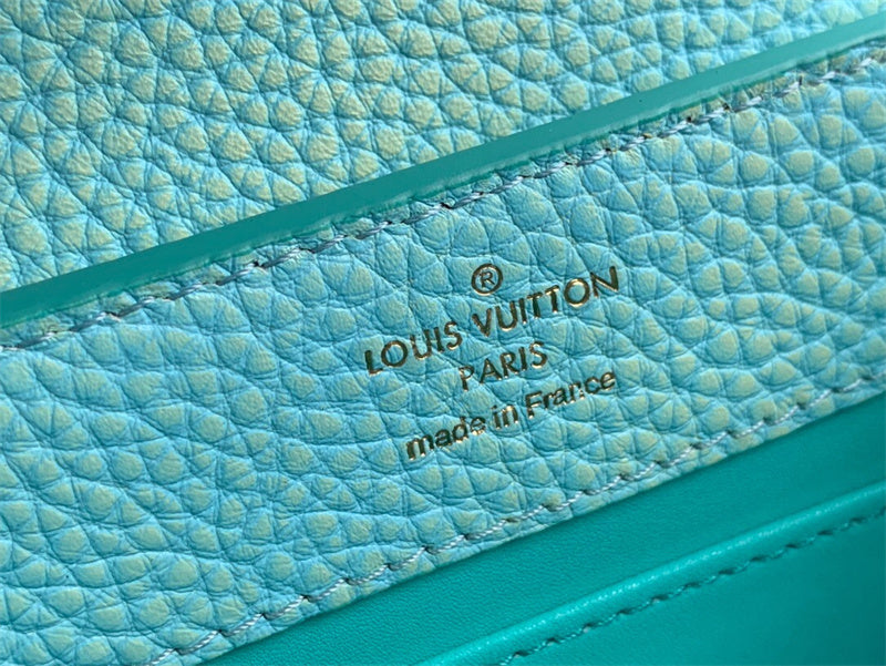  shoulder bag interior and compartment view 21