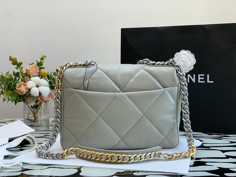  spacious purse view 10