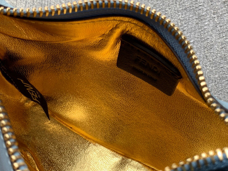 Ziva's Charm handbag – product shot (16.5cm*14cm*5cm)
