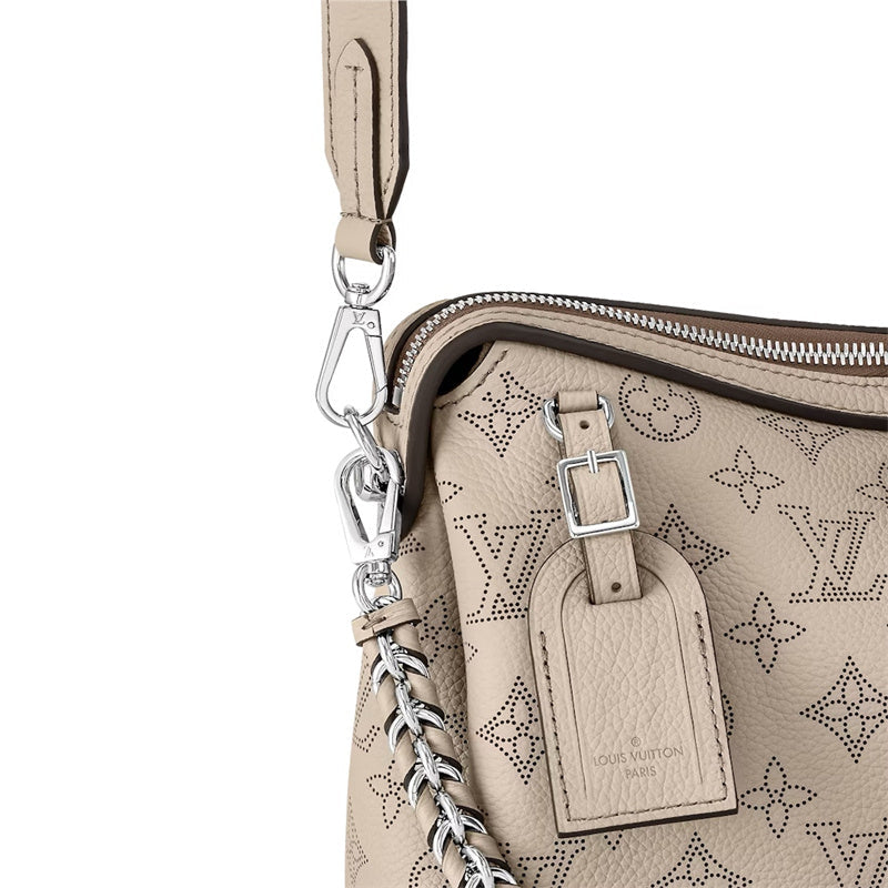  streamlined structured bag styled with outfit 12