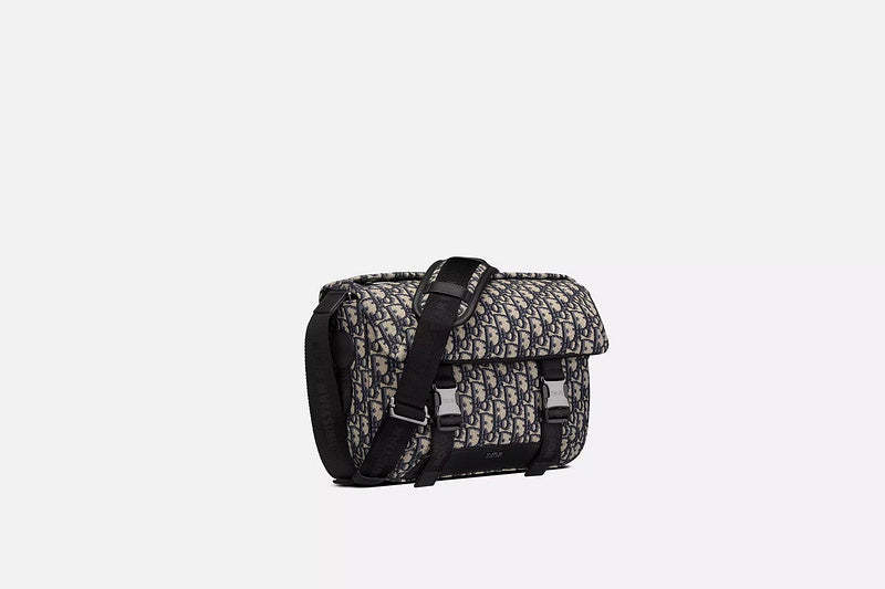Interior view of structured sleek women's handbag – women's statement bag