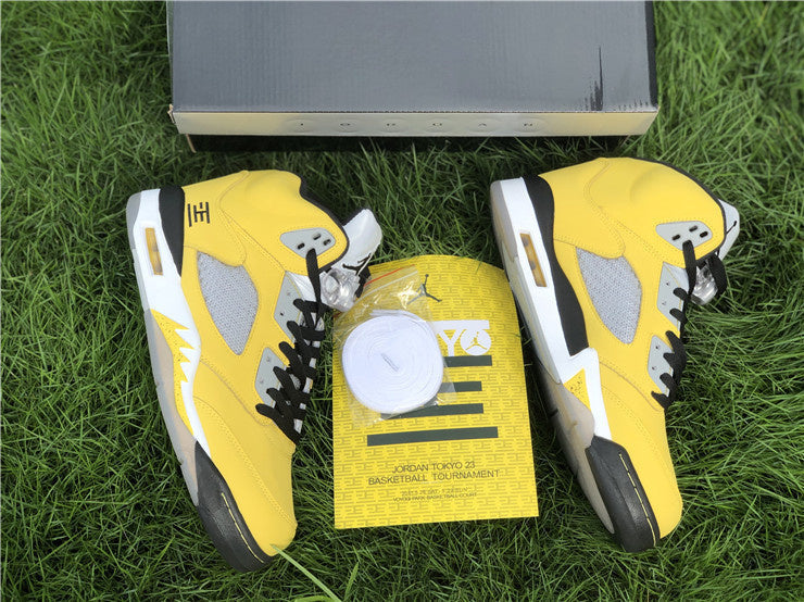 Nike Men's & Women's Iconic Street Trainers — Style 107 side view