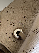 Luxury Iconic Crossbody Bag - Women's Elegant Designer Fashion - NM4199