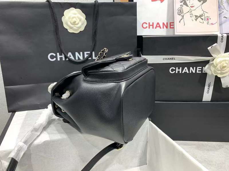 Zivas Charm Modern Minimalist Look Luxury Handbag (Contemporary Shape Language) – Styled Look