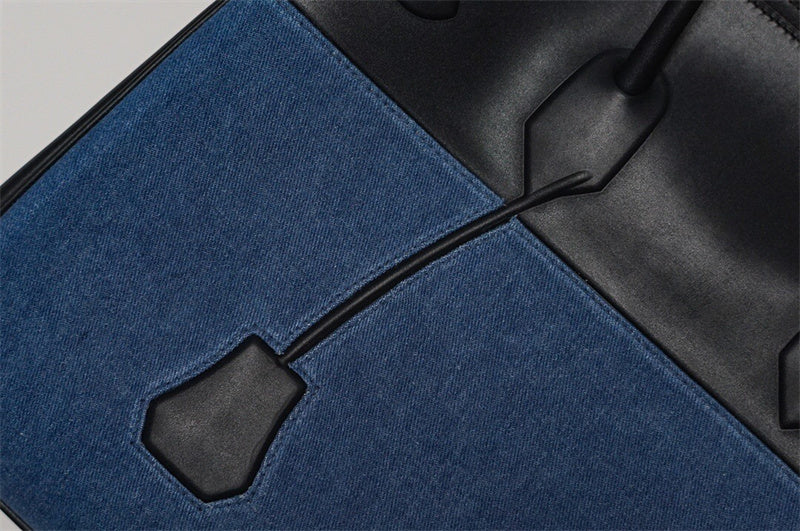  Understated everyday bag front view 7