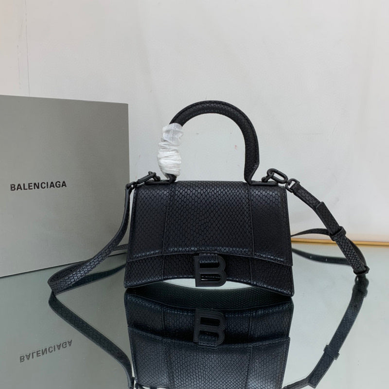Zivas Charm Sleek Silhouette Statement Handbag (Contemporary Shape Language) – Front View
