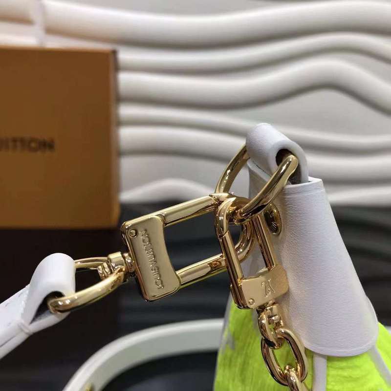 Handle and strap detail of statement everyday-luxe women's handbag – women's luxury handbag