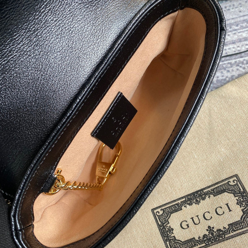 Front view of modern chic women's handbag – women's luxury accessory
