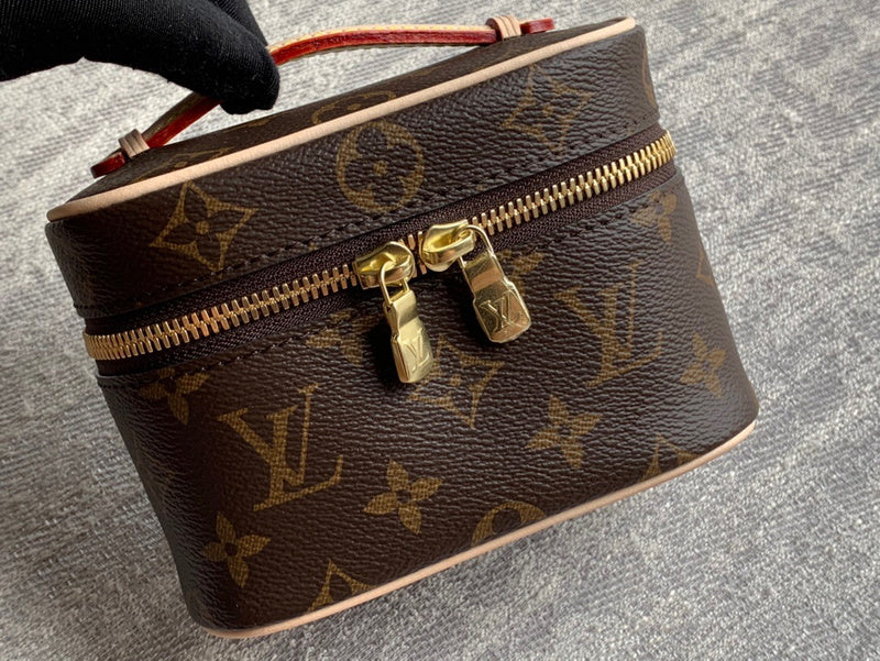  structured bag interior and compartment view