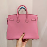 Streamlined handbag styled for everyday wear