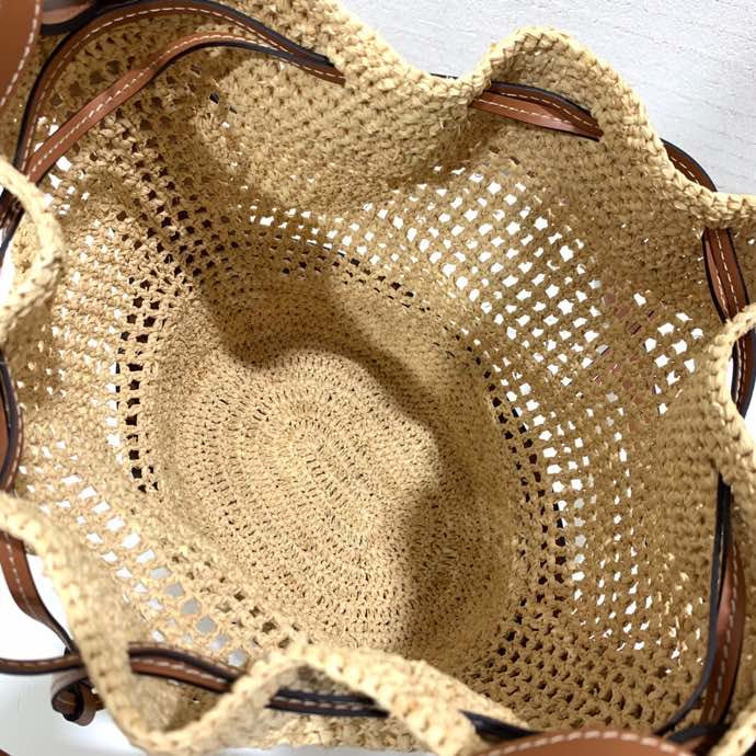 Ziva's Charm handbag – product shot (21.5cm*31cm*16cm)