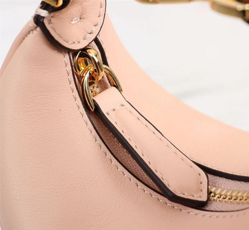 Ziva's Charm handbag – close-up view (Standard Size)