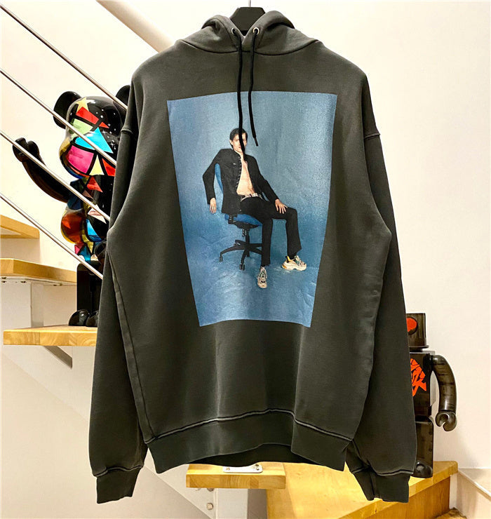 Side profile view of Balenciaga luxury piece style No.463