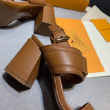 Three-quarter angle view of Louis Vuitton luxury piece style No.050