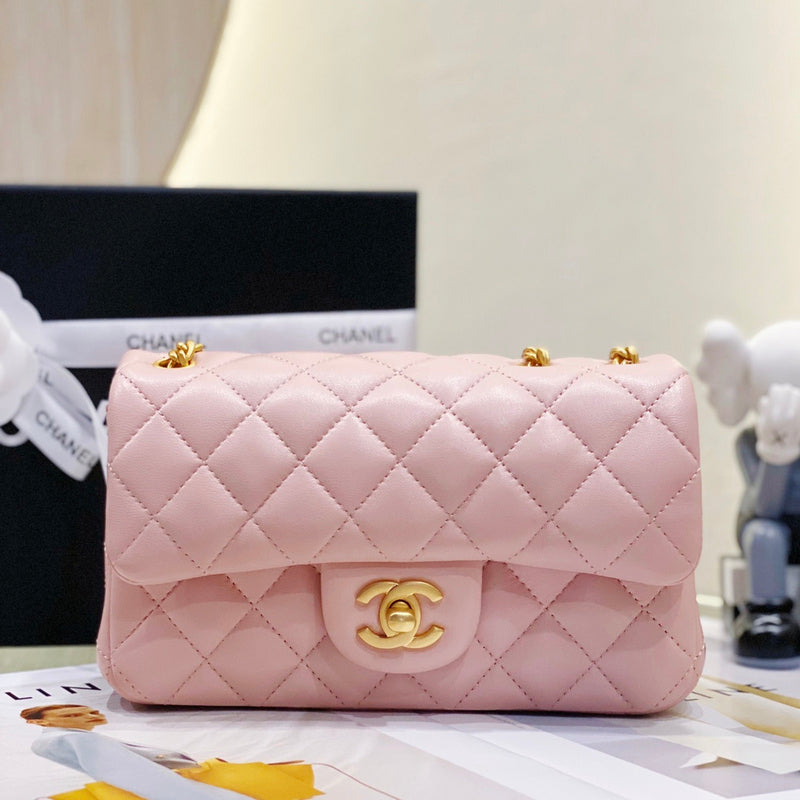  women's handbag, mid design, view 1