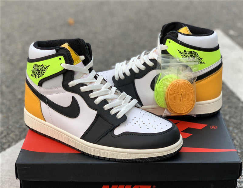 Nike Men's & Women's Luxury Fashion Trainers — Style 162 close-up view