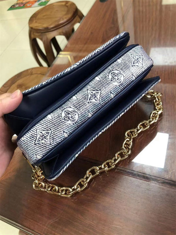  modern carryall bag detail view showing craftsmanship