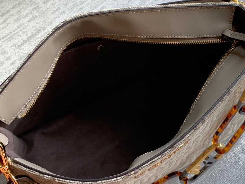 Ziva's Charm handbag – product shot (35cm*14cm*23cm)