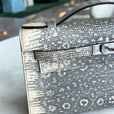 tote bag close-up of hardware and finish 23