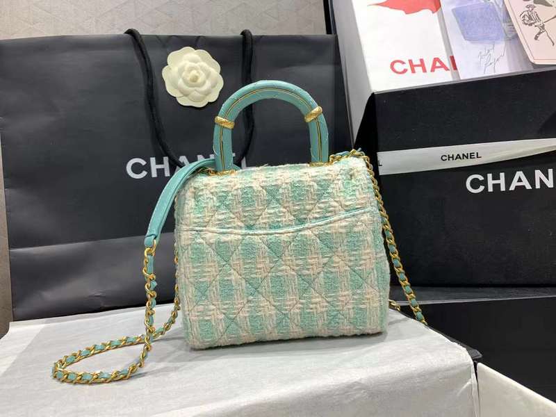 Zivas Charm Modern Edge Luxury Handbag (Contemporary Shape Language) – Styled Look