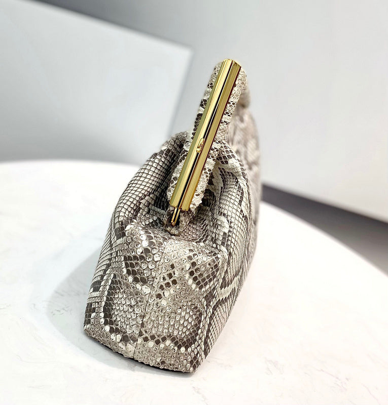 Ziva's Charm handbag – detail view (11.5cm*5.5cm*10cm)