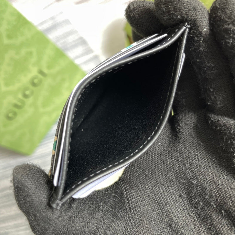 Close-up detail of sleek classic women's handbag – women's premium purse