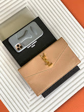Luxury Iconic Crossbody Bag - Women's Elegant Designer Fashion - NM3229