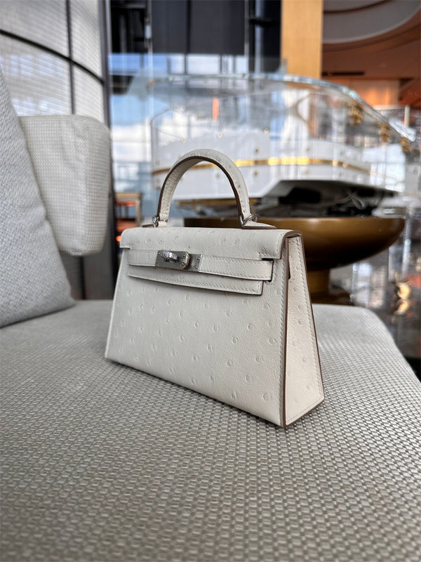  graceful handbag detail view showing craftsmanship 8