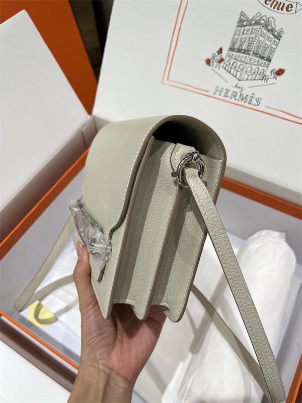 Everyday-Ready bag shown from front angle