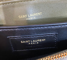 Luxury Iconic Crossbody Bag - Women's Elegant Designer Fashion - NM3189