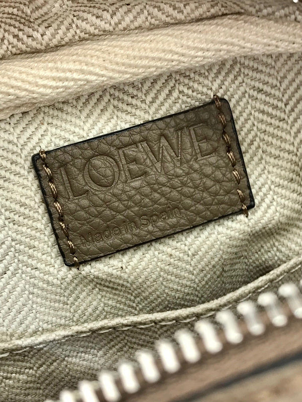 Ziva's Charm handbag – close-up view (18cm*14cm*4.5cm)