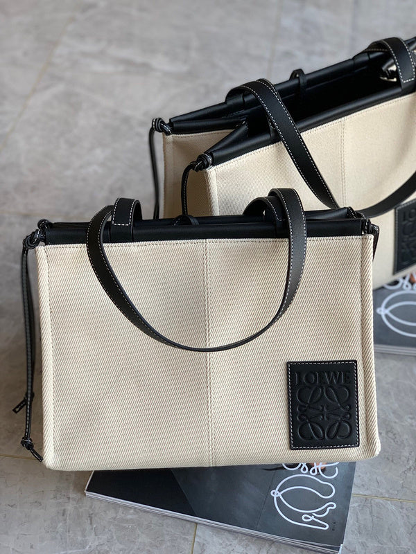 Ziva's Charm handbag – front view (32cm*24cm*16cm)