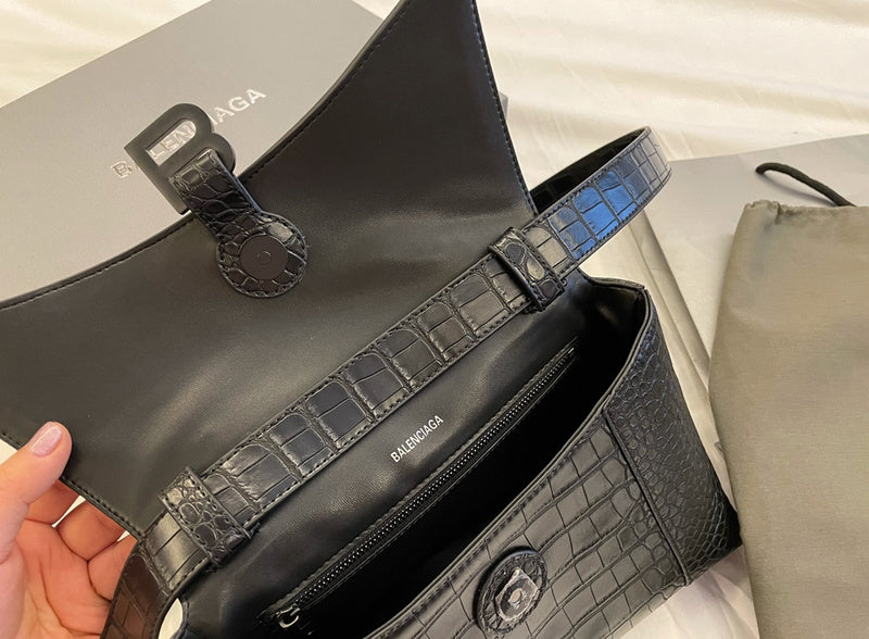 Ziva's Charm handbag – product shot (one versatile size)