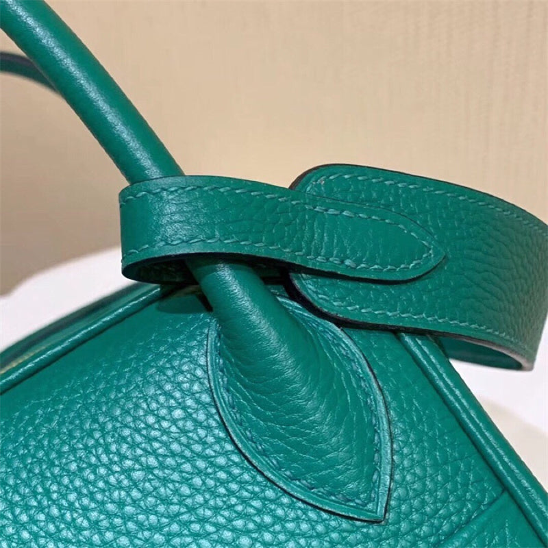  everyday carryall bag detail view showing craftsmanship 8