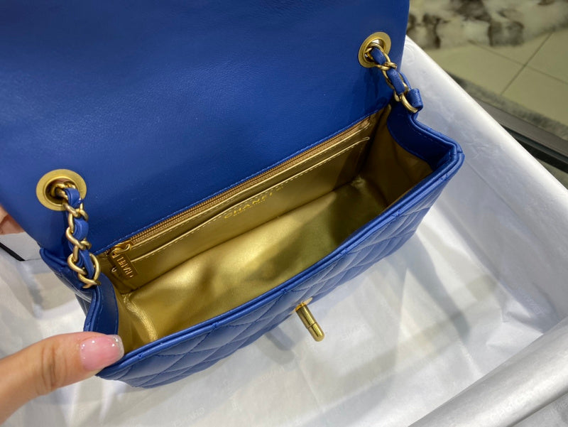 Zivas Charm Elevated Essentials Designer Handbag (Timeless Wardrobe Addition) – Close-Up Detail